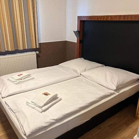 Hotel Castellana Lessien Экстерьер фото