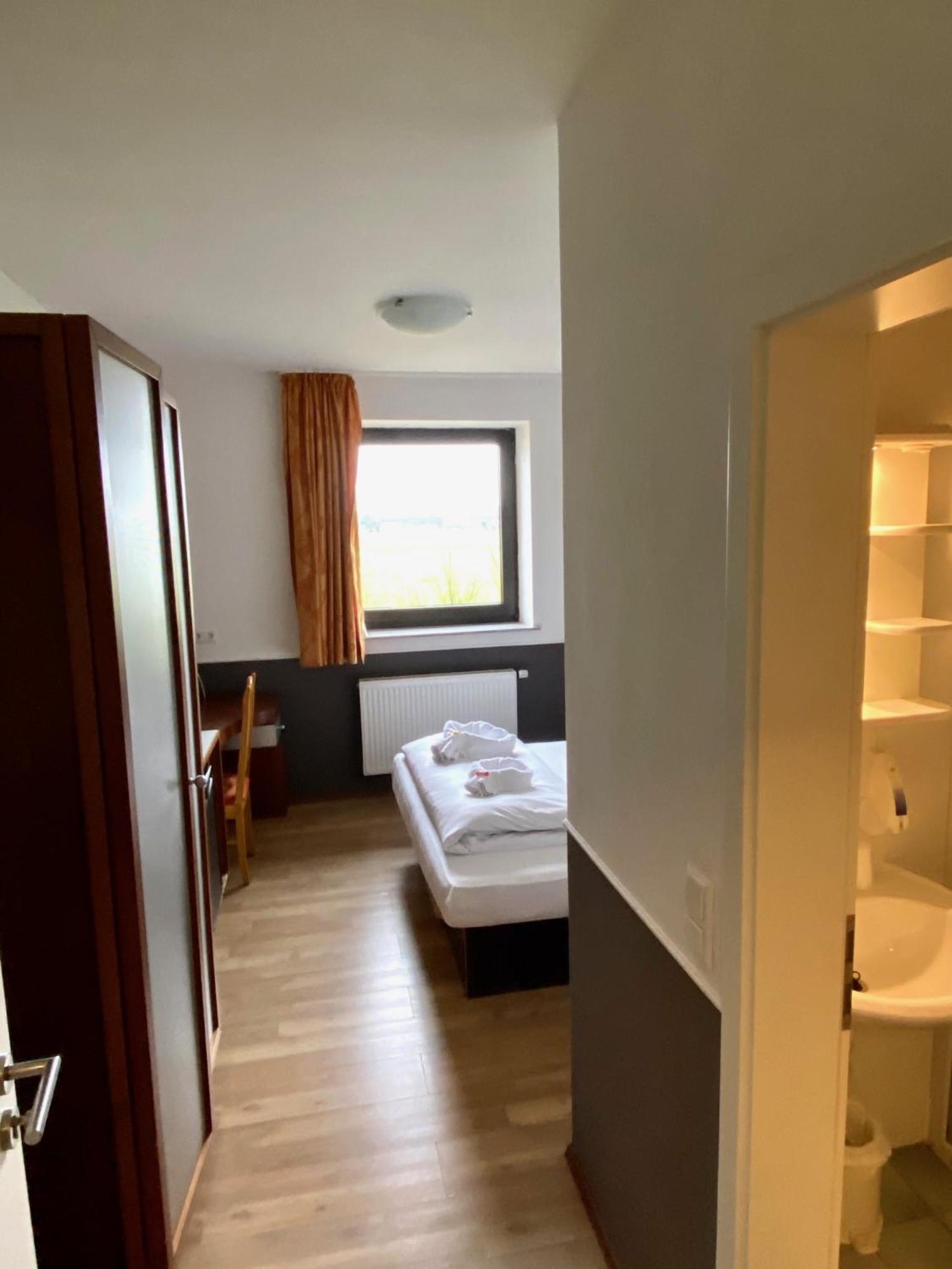 Hotel Castellana Lessien Экстерьер фото