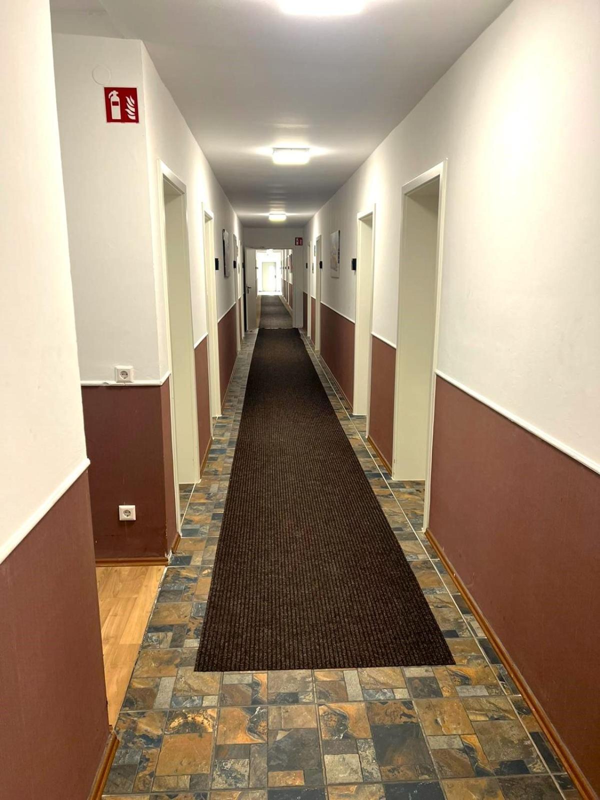 Hotel Castellana Lessien Экстерьер фото