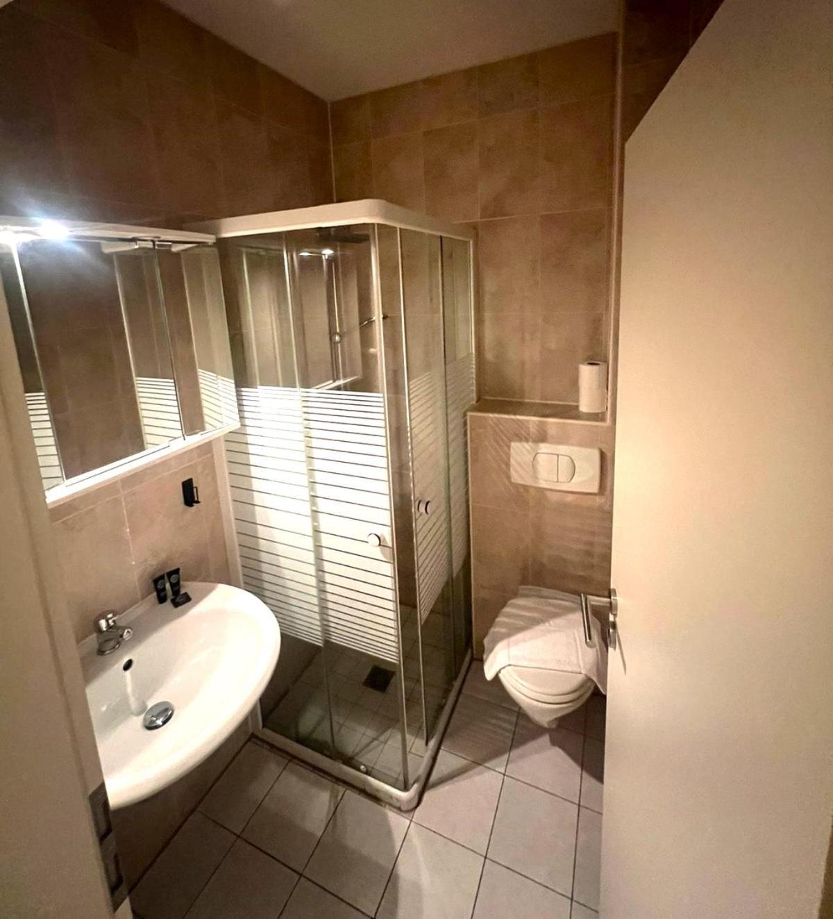 Hotel Castellana Lessien Экстерьер фото