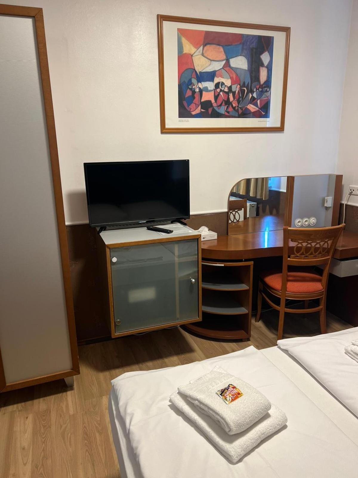 Hotel Castellana Lessien Экстерьер фото